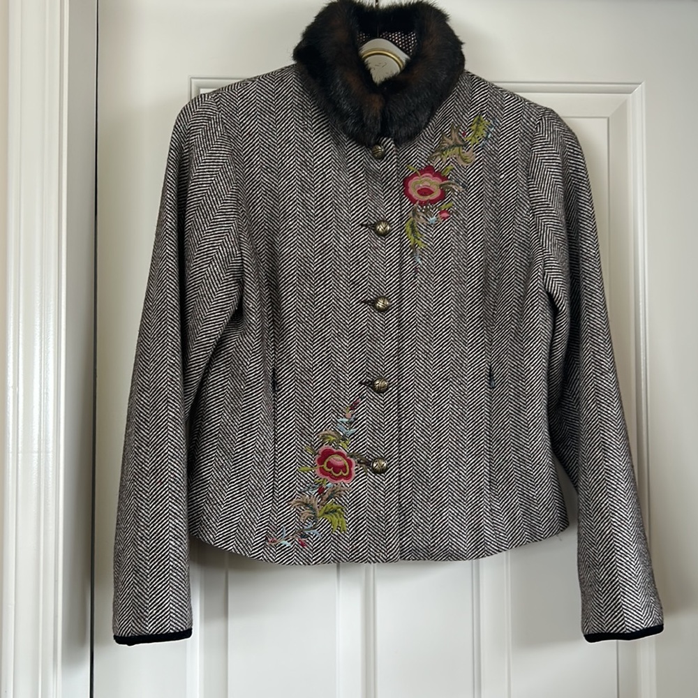 Beautiful woollen jacket by Icelandic Design
